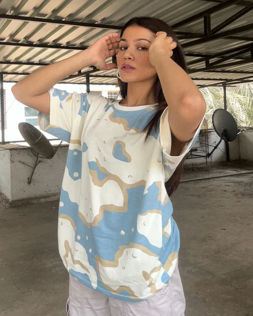 Stylish Oversized Casual T-Shirt with Wavy Print