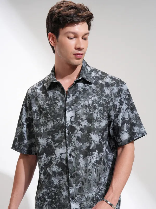 Lightweight Men’s Black Printed Oversized Fit Shirt Stylish Everyday Casual Wear
