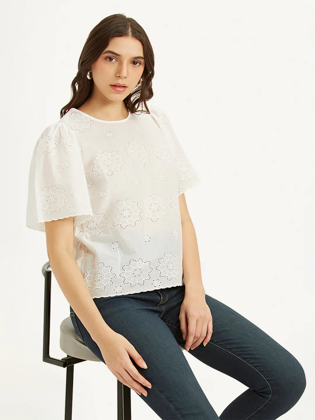 Fashionable Women’s Embroidered White Round Neck Top Comfortable Relaxed Fit Tee