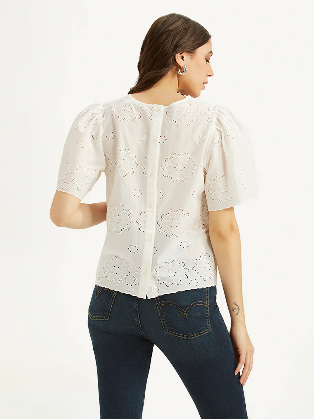 Fashionable Women’s Embroidered White Round Neck Top Comfortable Relaxed Fit Tee