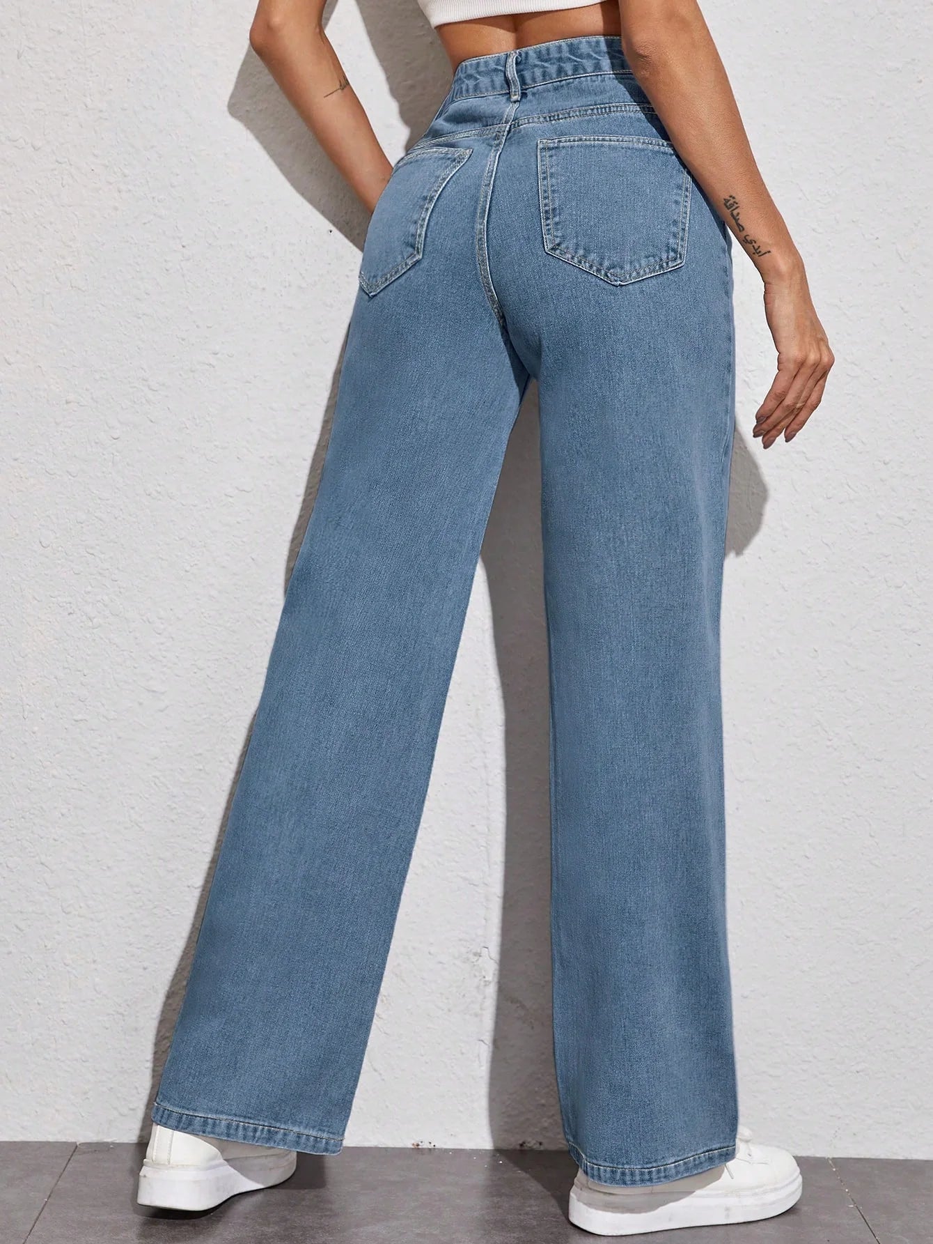 Relaxed Fit Blue Tinted Wide-Leg Jeans for Women with Comfortable Fabric