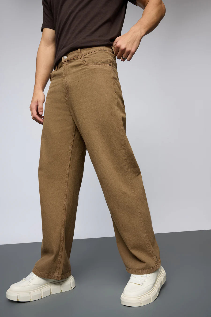 Stylish Golden Brown Men’s Wide Leg Jeans Comfortable Cotton Denim for Casual and Everyday Wear