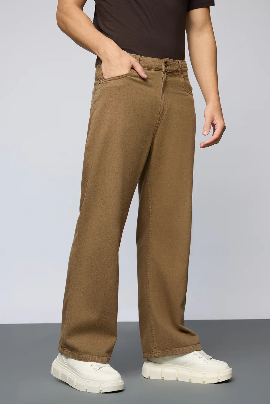 Stylish Golden Brown Men’s Wide Leg Jeans Comfortable Cotton Denim for Casual and Everyday Wear