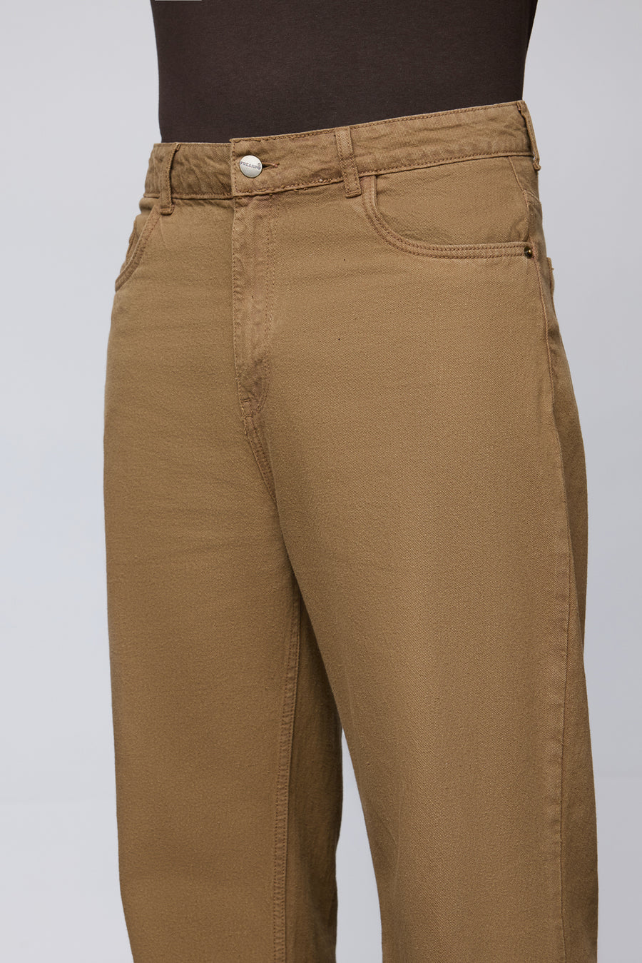 Stylish Golden Brown Men’s Wide Leg Jeans Comfortable Cotton Denim for Casual and Everyday Wear