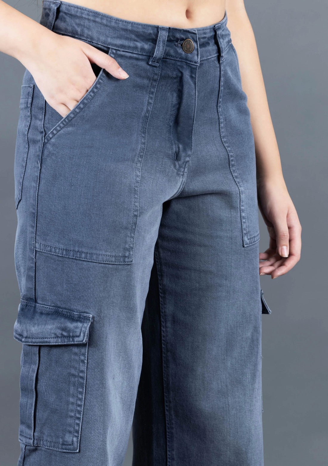 Versatile Women’s Carbon Black Straight Fit Denim Jeans for Casual and Office Wear