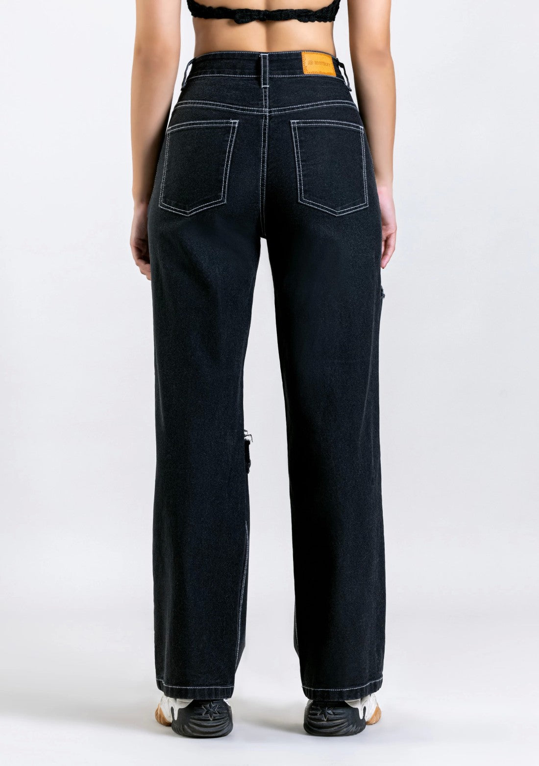 Fashionable Women’s Black Wide-Leg Jeans with Distressed Finish and High Waist