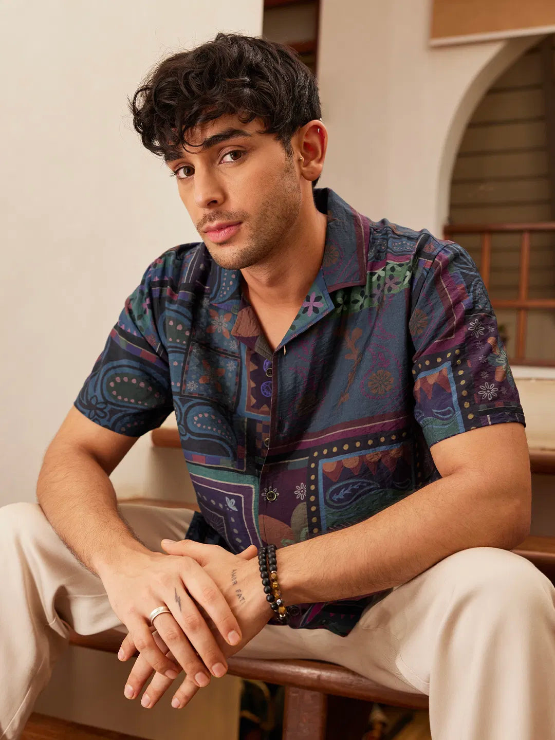 Modern Men’s Dark Paisley Casual Shirt with Relaxed Half Sleeve Fit