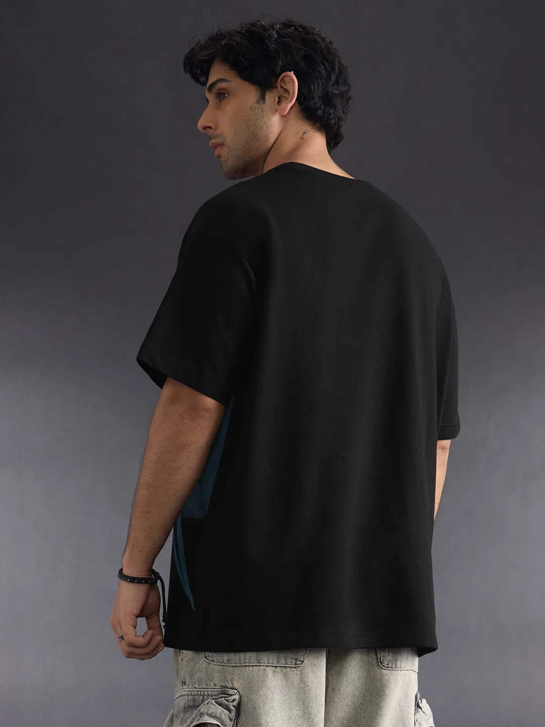 Men’s and Women’s Manga Oversized T-Shirt Offering Relaxed Silhouette and Trendy Look