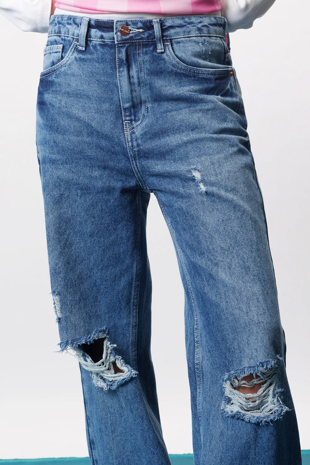 Everyday Wear Chill Blue Ripped Straight Denim Jeans for Women