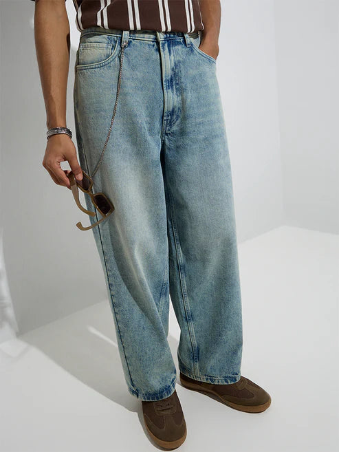 Modern Men’s Barrel-Fit Light Blue Washed Jeans Combining Durable Fabric and Comfortable Mid-Rise Fit