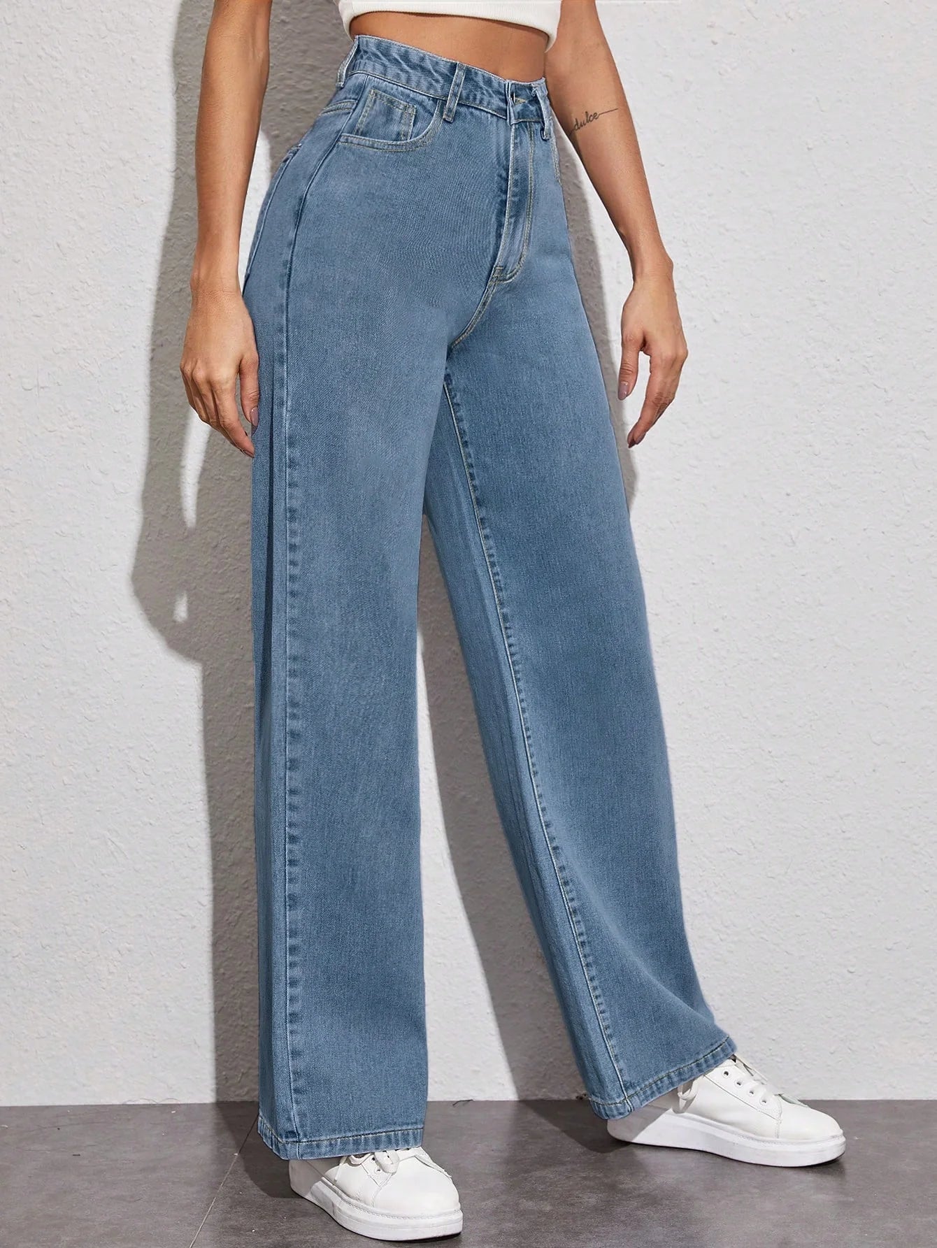 Relaxed Fit Blue Tinted Wide-Leg Jeans for Women with Comfortable Fabric