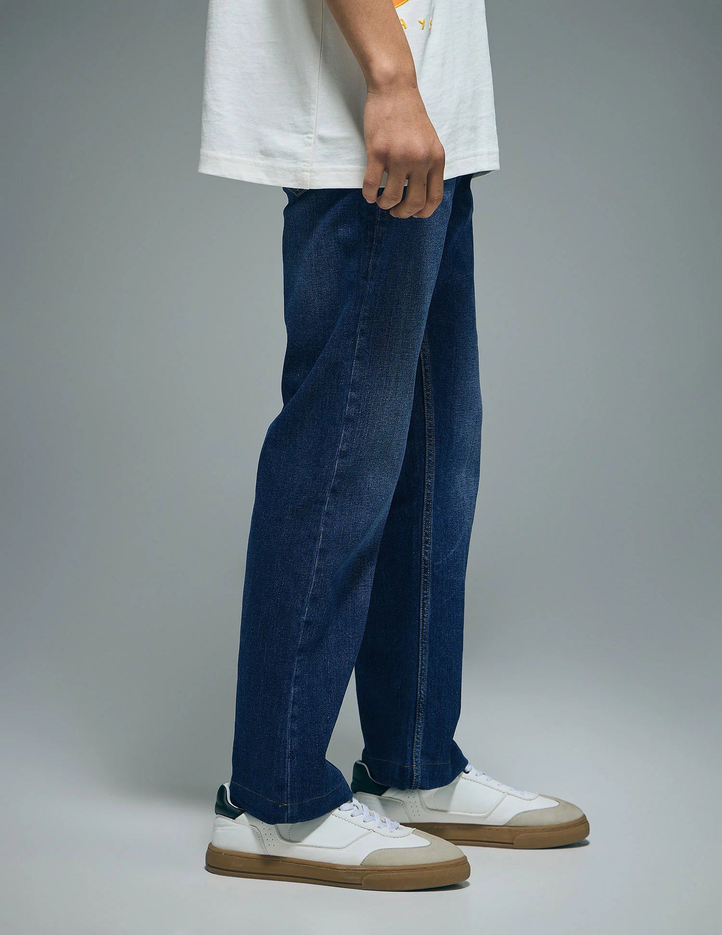 Fashionable Men Bruce Bootcut Fit Mid Rise Jeans with Relaxed Comfort