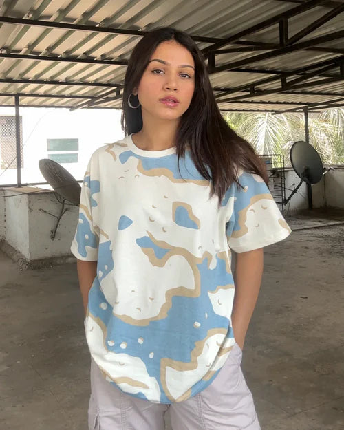 Stylish Oversized Casual T-Shirt with Wavy Print