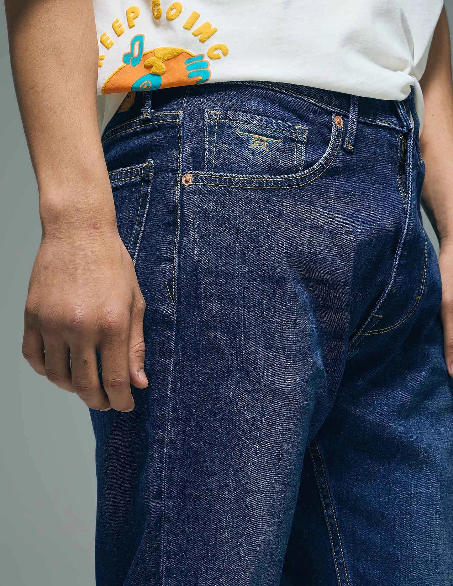 Fashionable Men Bruce Bootcut Fit Mid Rise Jeans with Relaxed Comfort