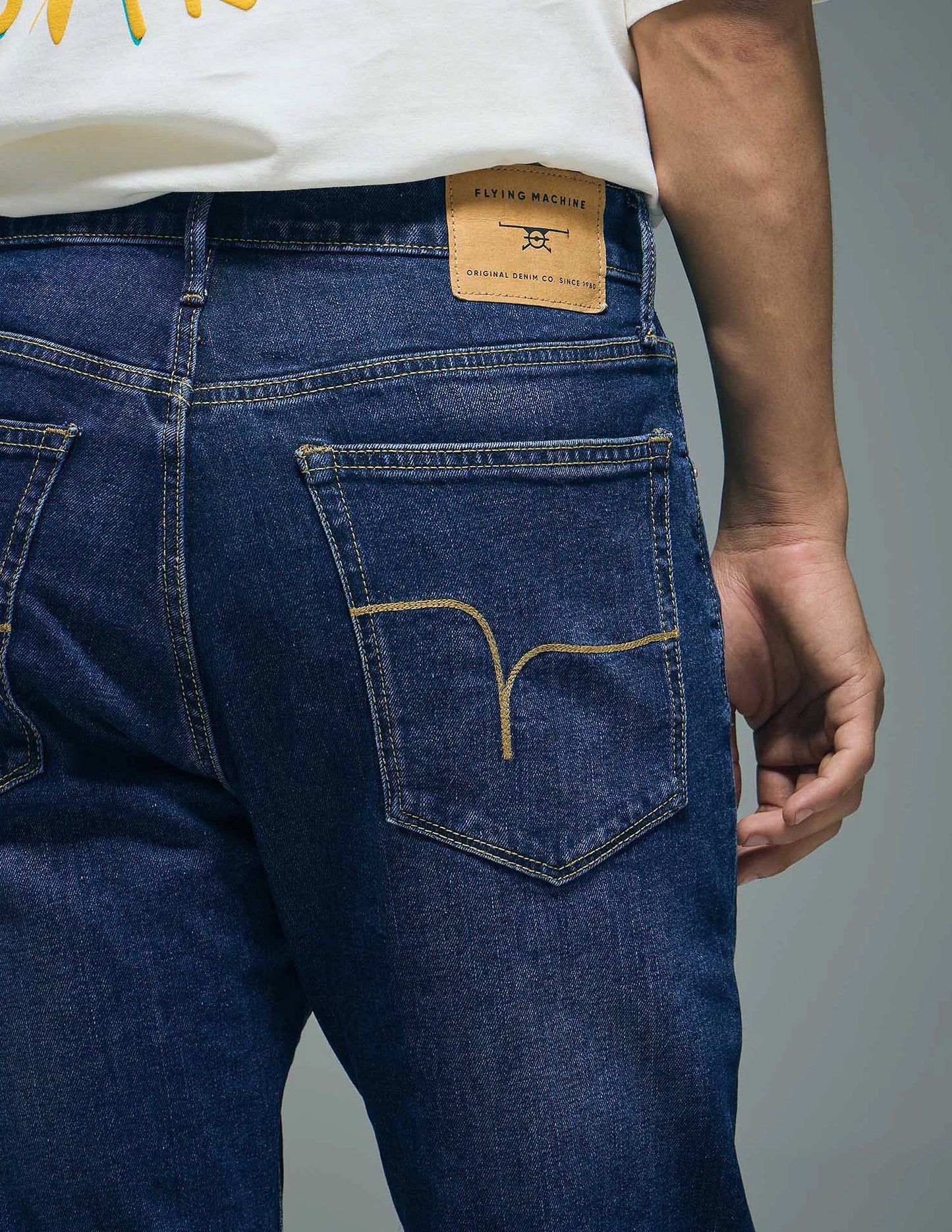 Fashionable Men Bruce Bootcut Fit Mid Rise Jeans with Relaxed Comfort