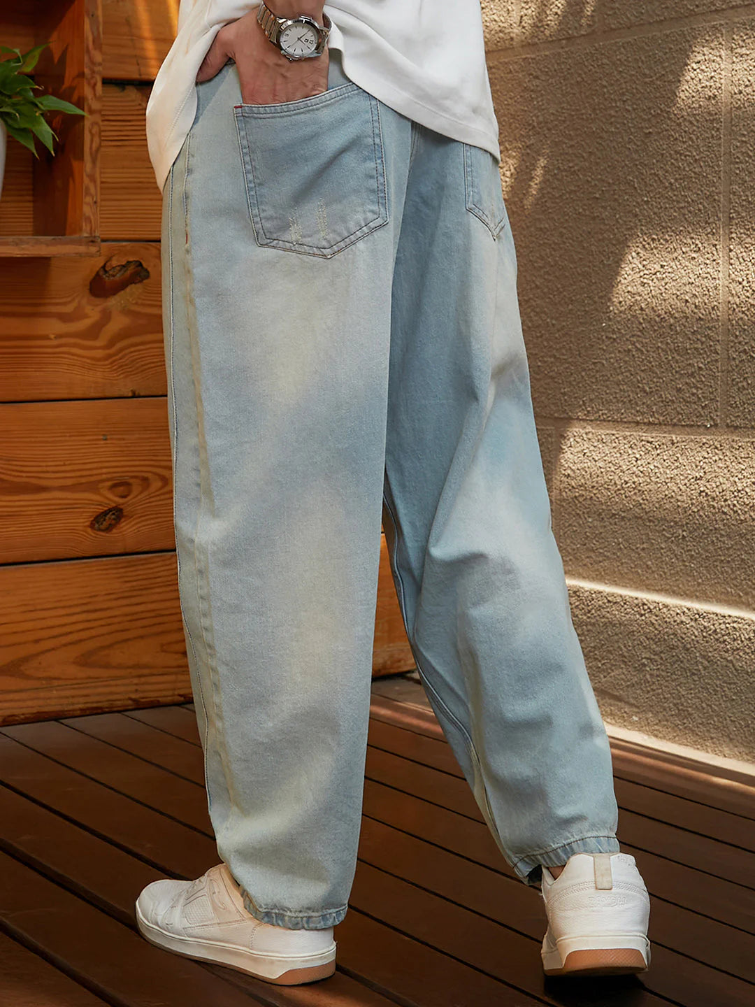 Modern Men’s Light Wash Baggy Denim Jeans Relaxed Fit Denim Perfect for Daily Outfits and Travel