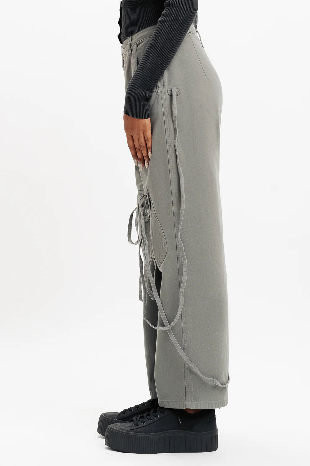 Relaxed Fit Women’s Grey Cargo Pants with Multiple Pockets for Storage