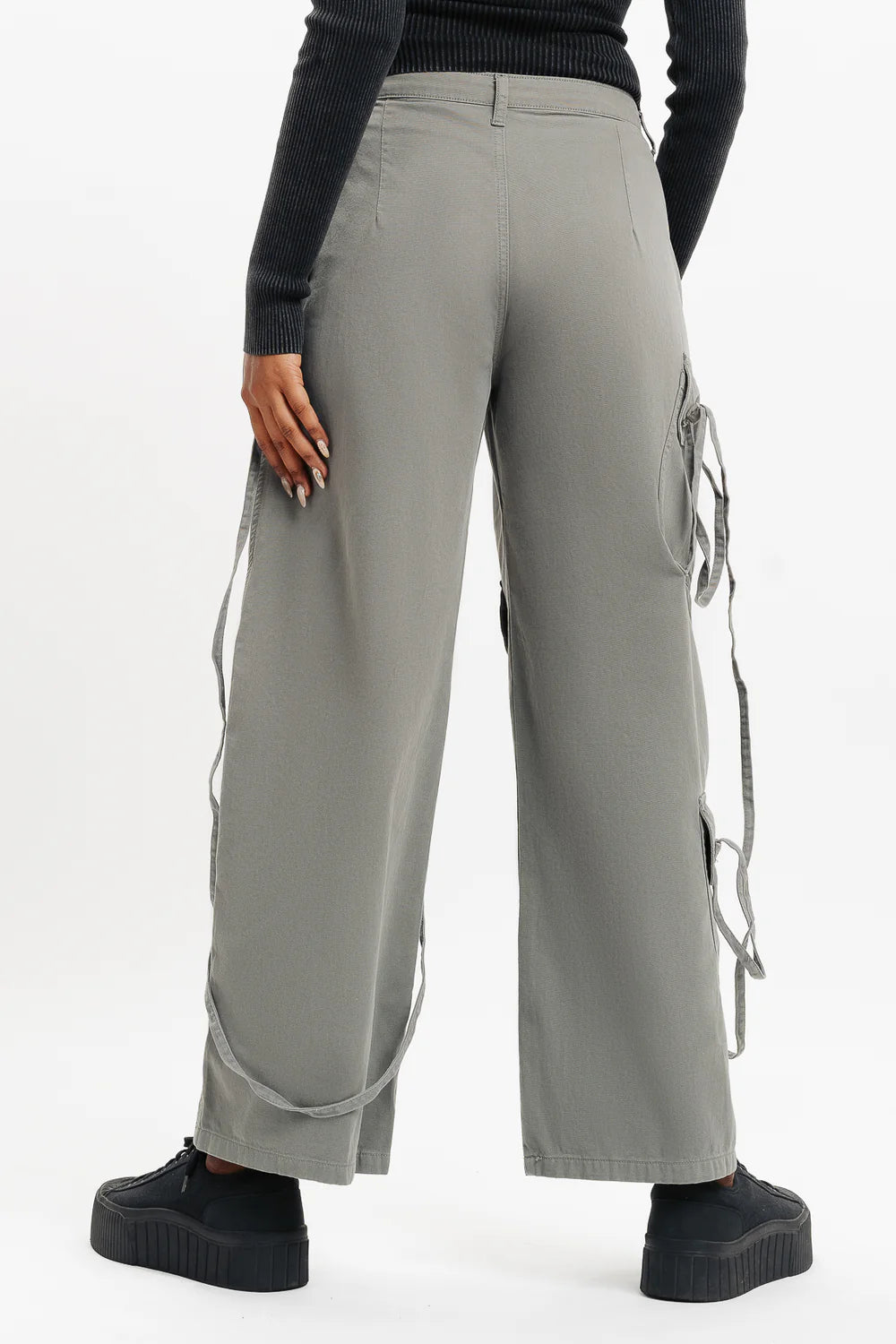 Relaxed Fit Women’s Grey Cargo Pants with Multiple Pockets for Storage