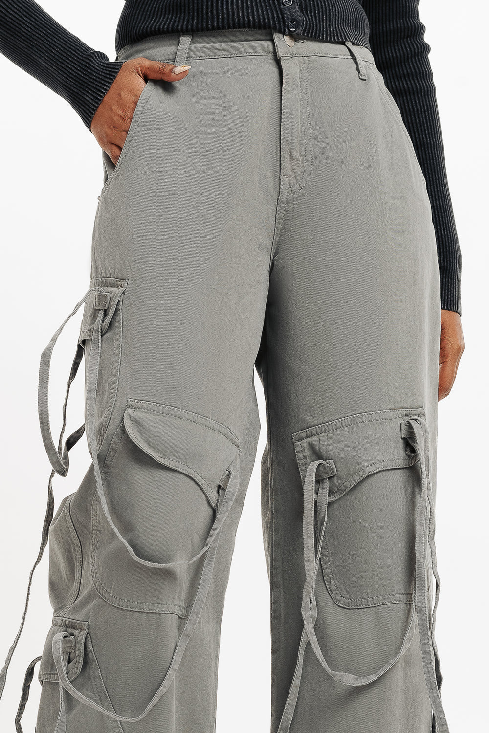 Relaxed Fit Women’s Grey Cargo Pants with Multiple Pockets for Storage