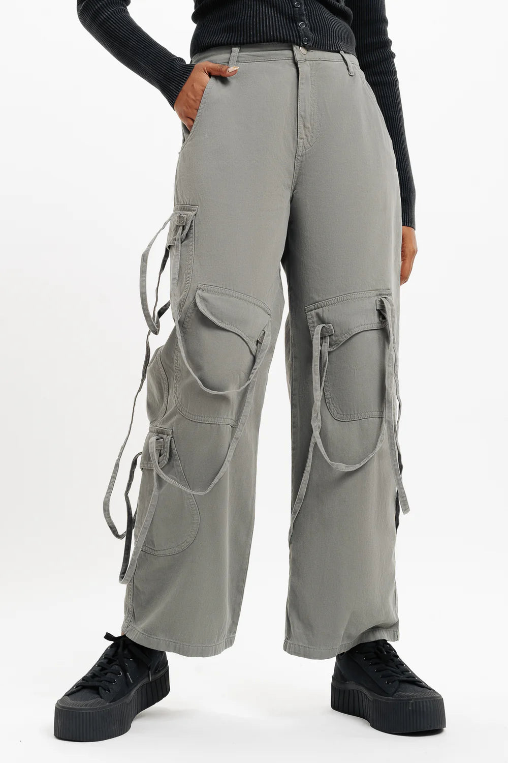 Relaxed Fit Women’s Grey Cargo Pants with Multiple Pockets for Storage