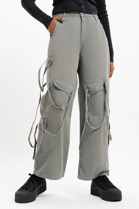 Relaxed Fit Women’s Grey Cargo Pants with Multiple Pockets for Storage