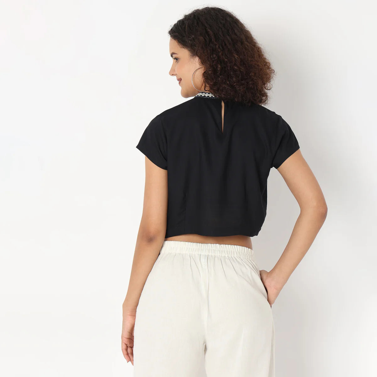 Lightweight Straight Fit Embroidered Crop Top for Stylish Casual Looks