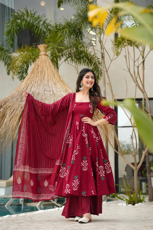 Contemporary Women’s Cotton Suit Set with Elegant Finish and Comfortable Fit