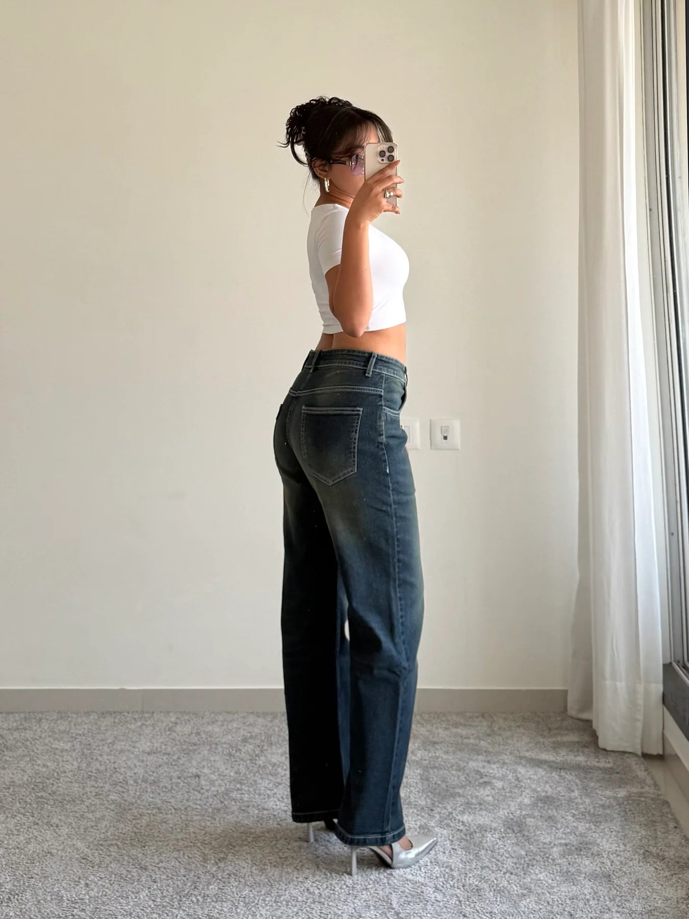 Fashionable Vintage Look Dirty Wash Jeans for Women