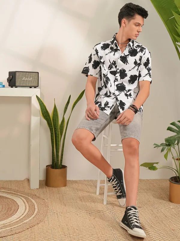Fashionable Men’s White Oversized Shirt All-Over Print Perfect for Summer Outfits
