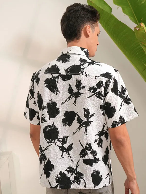 Fashionable Men’s White Oversized Shirt All-Over Print Perfect for Summer Outfits