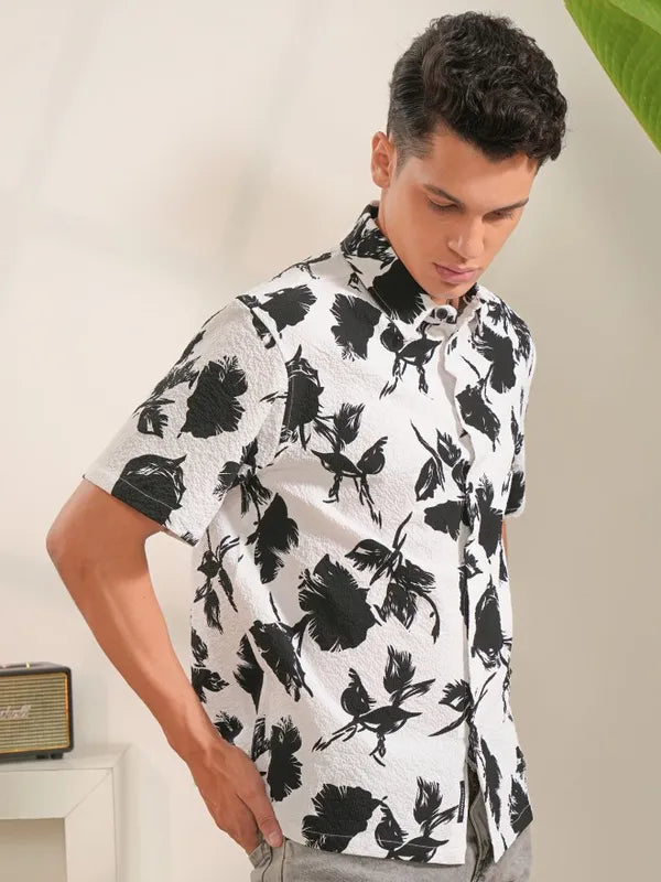 Fashionable Men’s White Oversized Shirt All-Over Print Perfect for Summer Outfits