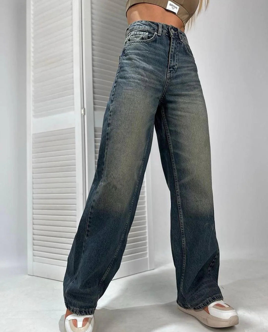Fashionable Vintage Look Dirty Wash Jeans for Women