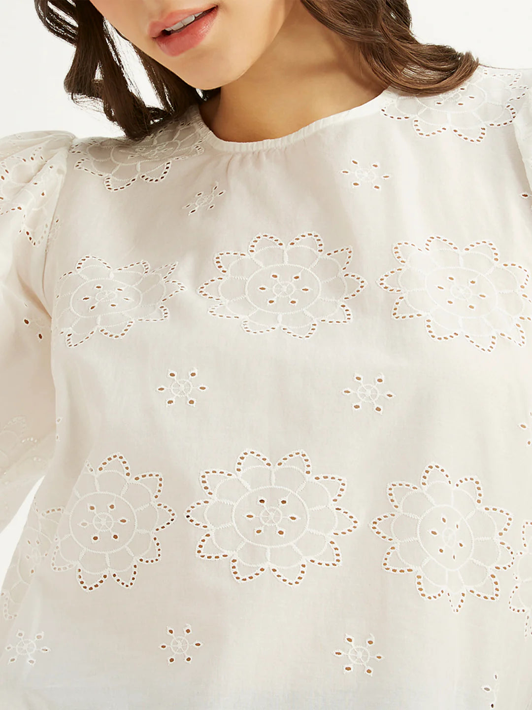 Fashionable Women’s Embroidered White Round Neck Top Comfortable Relaxed Fit Tee