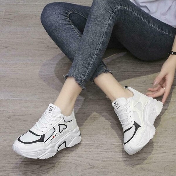 Trendy Women’s White Casual Sneakers Comfortable Stylish Daily Wear Shoes