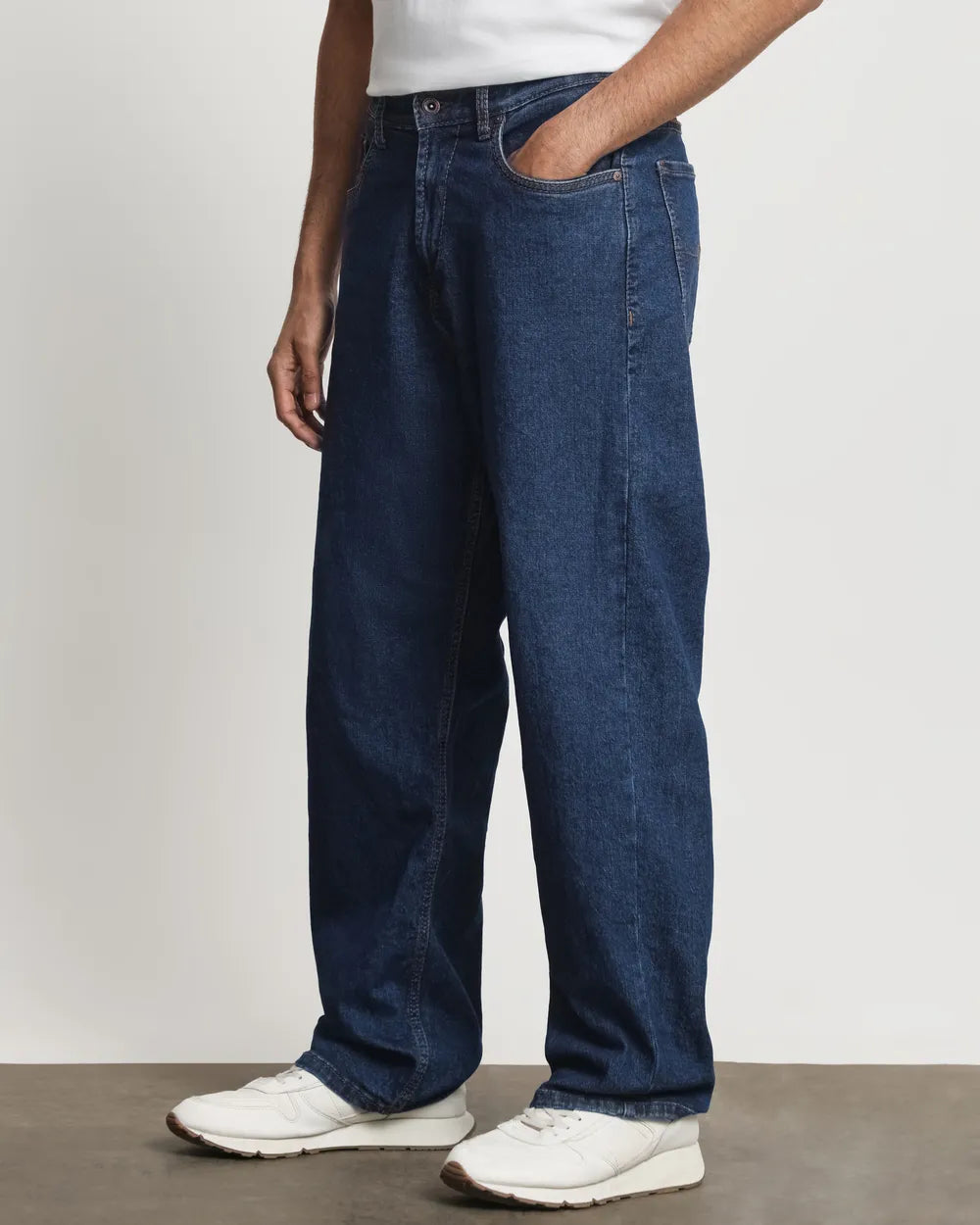 Fashionable Men’s Raw Indigo Ultra Loose Fit Originals Jeans Relaxed Stylish Denim for All-Day Comfort and Versatility
