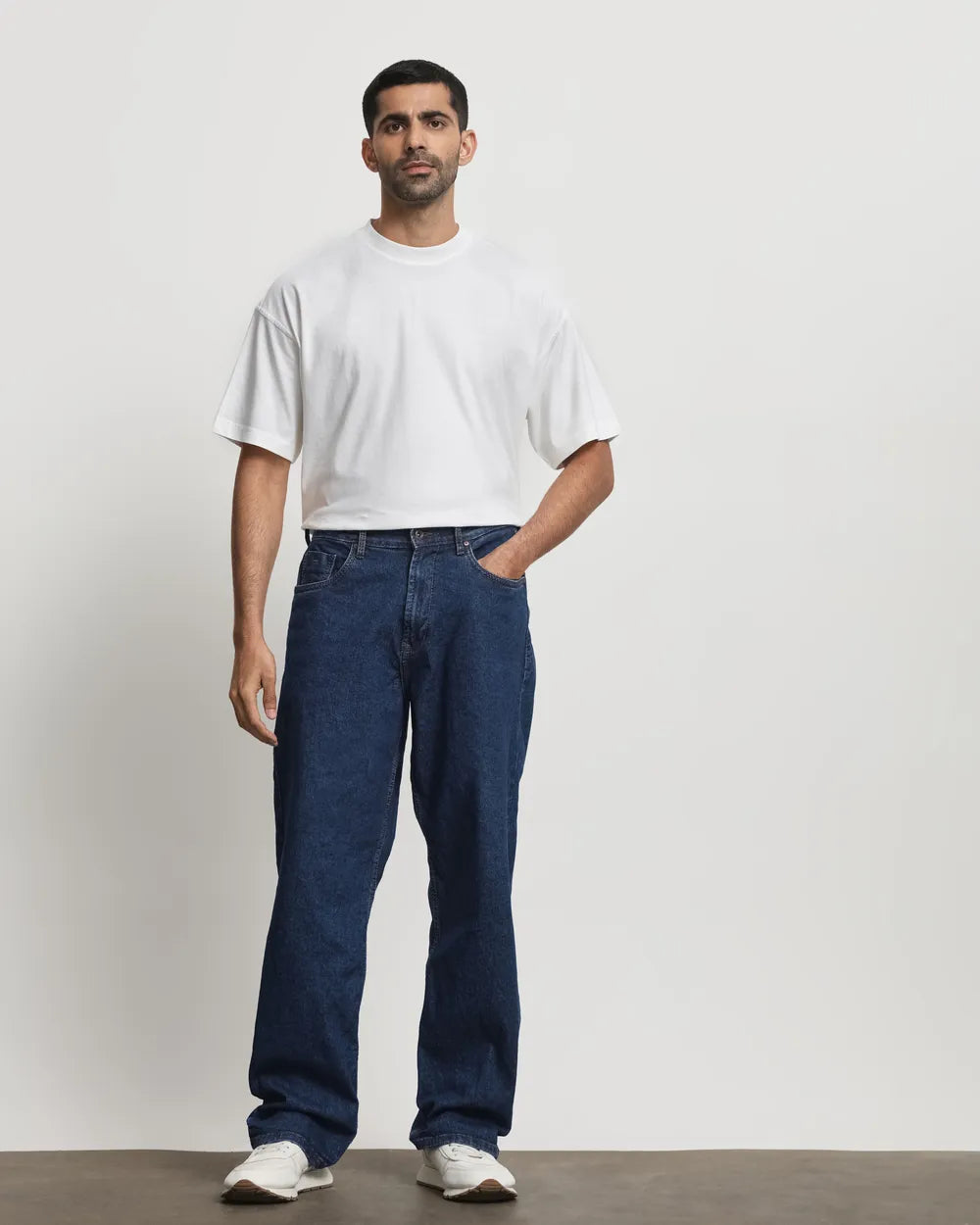 Fashionable Men’s Raw Indigo Ultra Loose Fit Originals Jeans Relaxed Stylish Denim for All-Day Comfort and Versatility